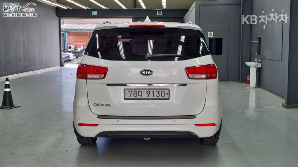 Kia Carnival — miniaturë 4