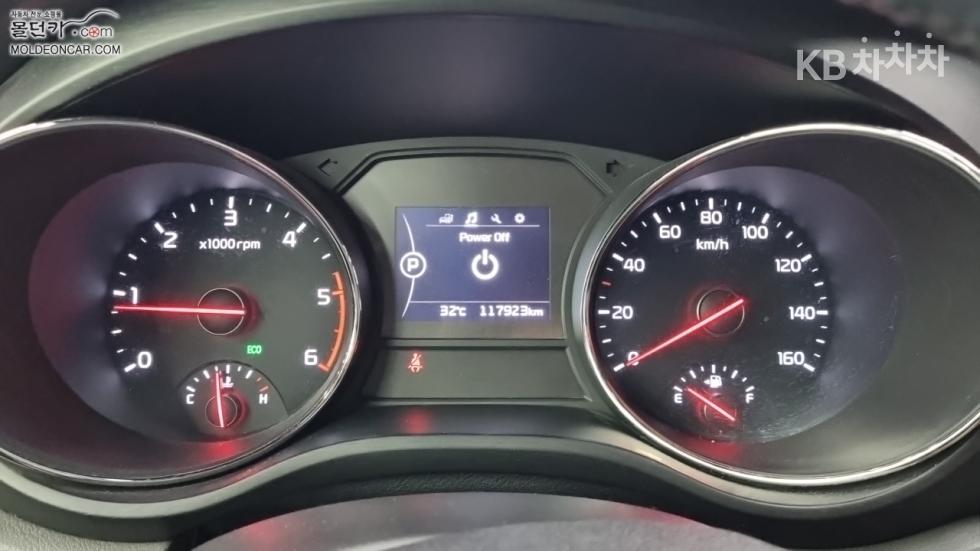 Kia Carnival — miniaturë 5