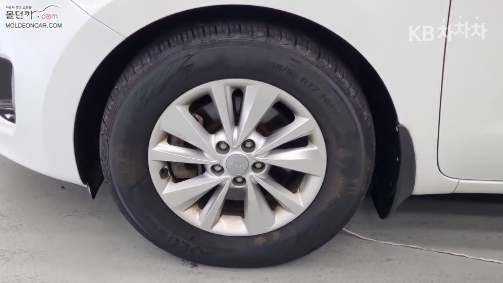 Kia Carnival — miniaturë 6
