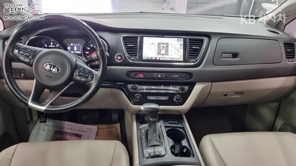 Kia Carnival — miniaturë 7