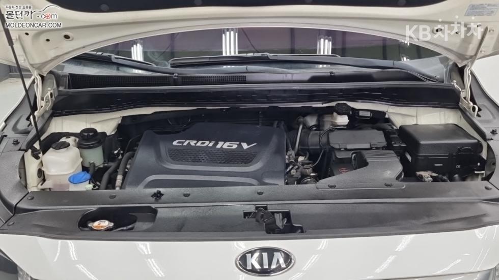 Kia Carnival — miniaturë 8