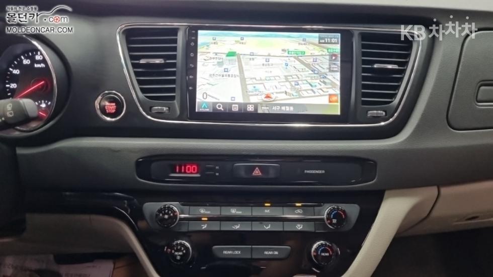 Kia Carnival — miniaturë 10