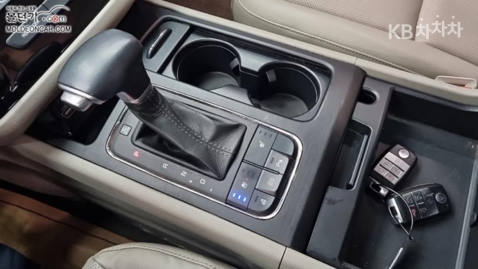 Kia Carnival — miniaturë 12