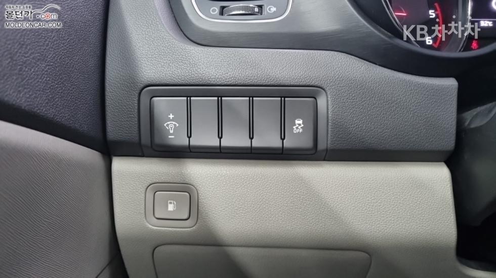 Kia Carnival — miniaturë 13