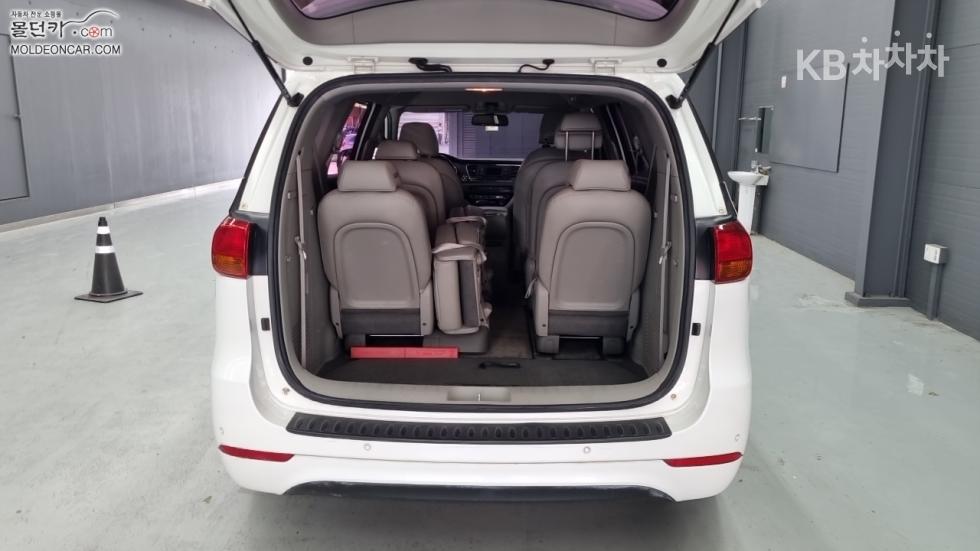 Kia Carnival — miniaturë 16