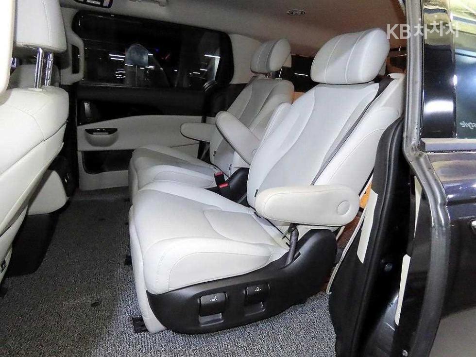 Kia Carnival — miniaturë 7
