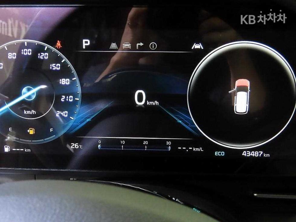 Kia Carnival — miniaturë 9