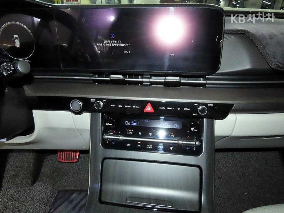Kia Carnival — miniaturë 11