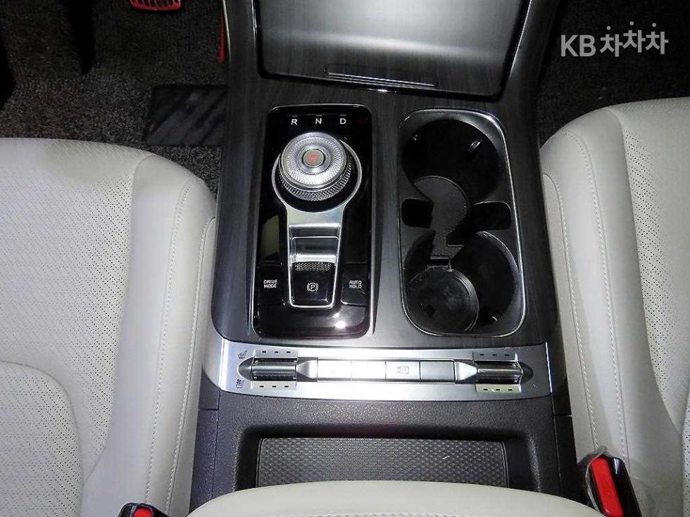 Kia Carnival — miniaturë 12