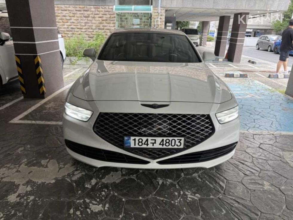 Genesis G90