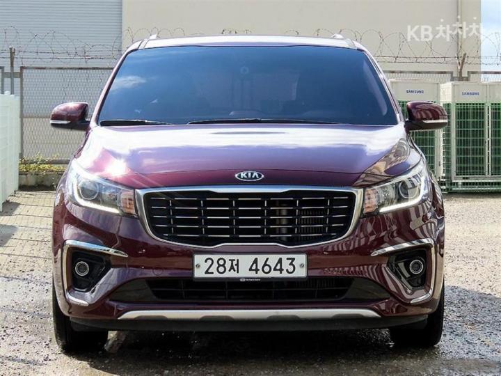 Kia Carnival 9  seats 2.2  diesel  luxury — foto 1