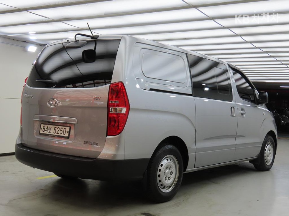Hyundai Starex — miniaturë 4