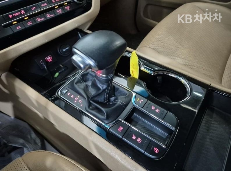 Kia Carnival — miniaturë 8