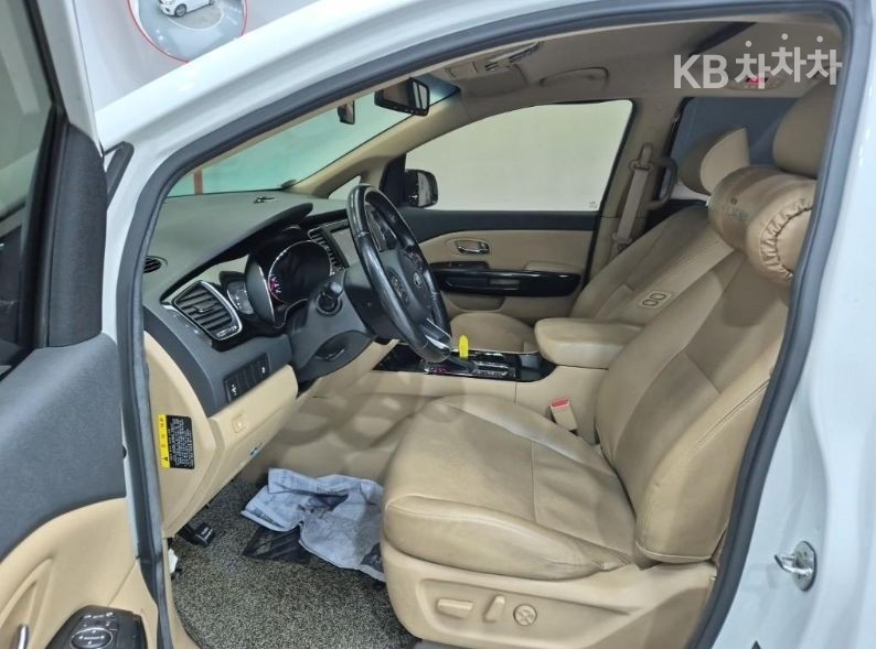 Kia Carnival — miniaturë 11