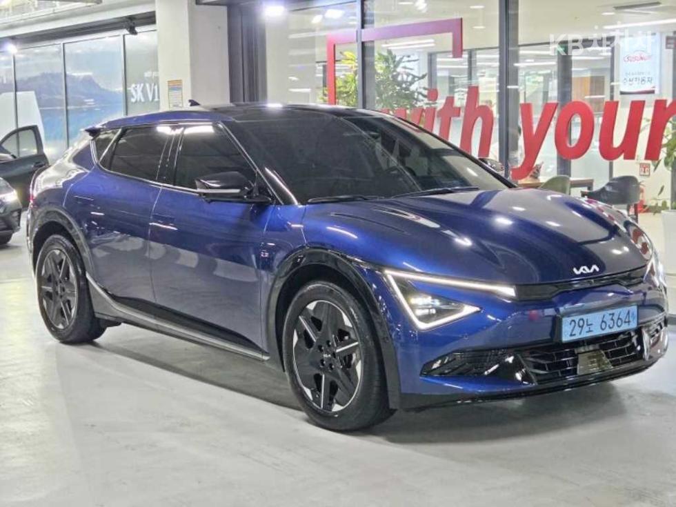기아 더 2025년식 기아 더 뉴 EV6 롱 레인지 4WD 어스