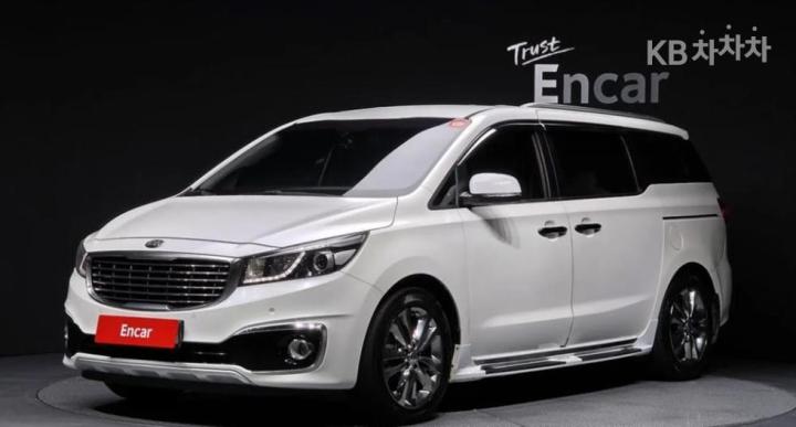 Kia Carnival 9-seater Prestige — foto 1