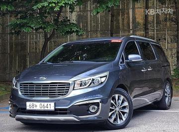 Kia Carnival 9-seater Luxury — foto 1