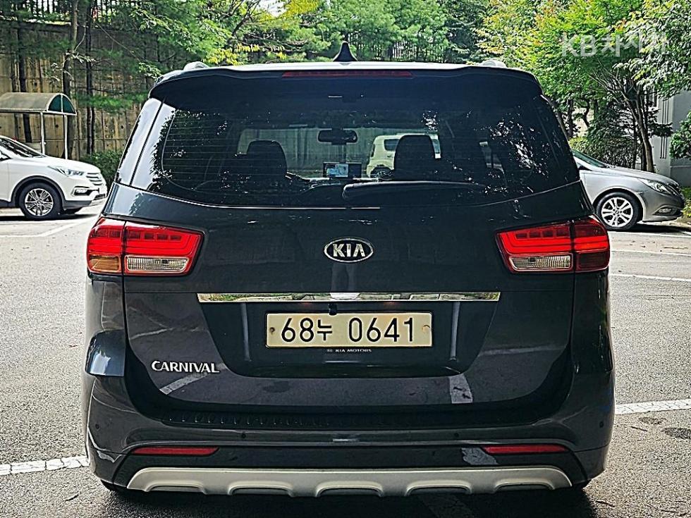 Kia Carnival — miniaturë 3