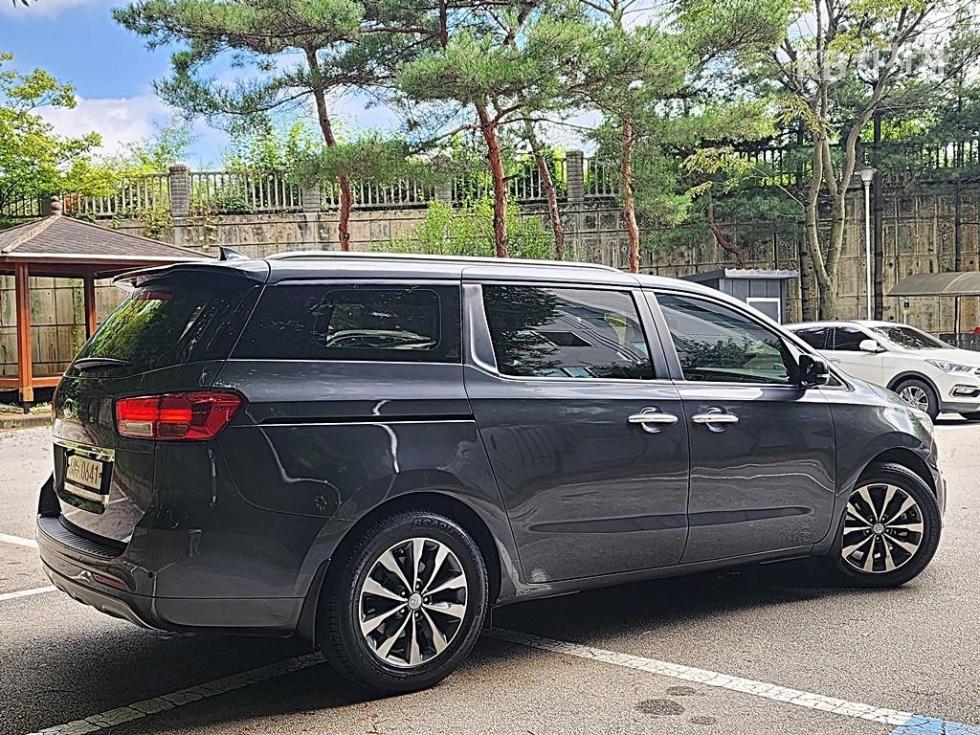Kia Carnival — miniaturë 4