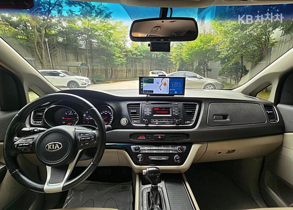 Kia Carnival — miniaturë 6