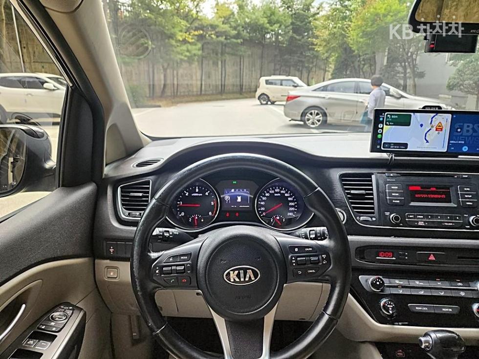 Kia Carnival — miniaturë 7