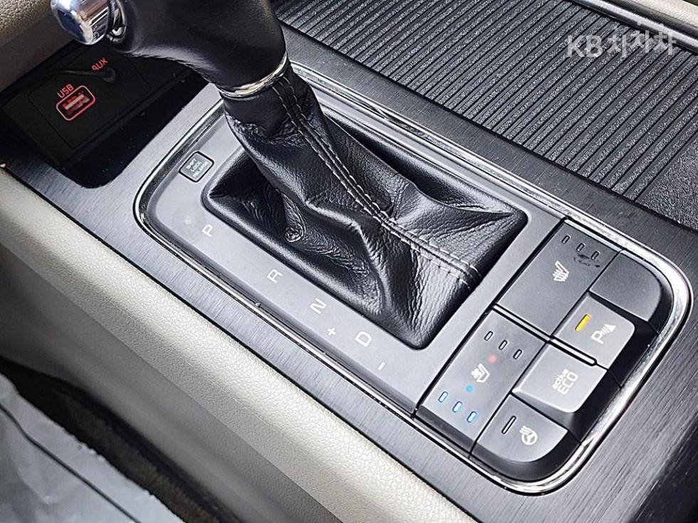 Kia Carnival — miniaturë 12
