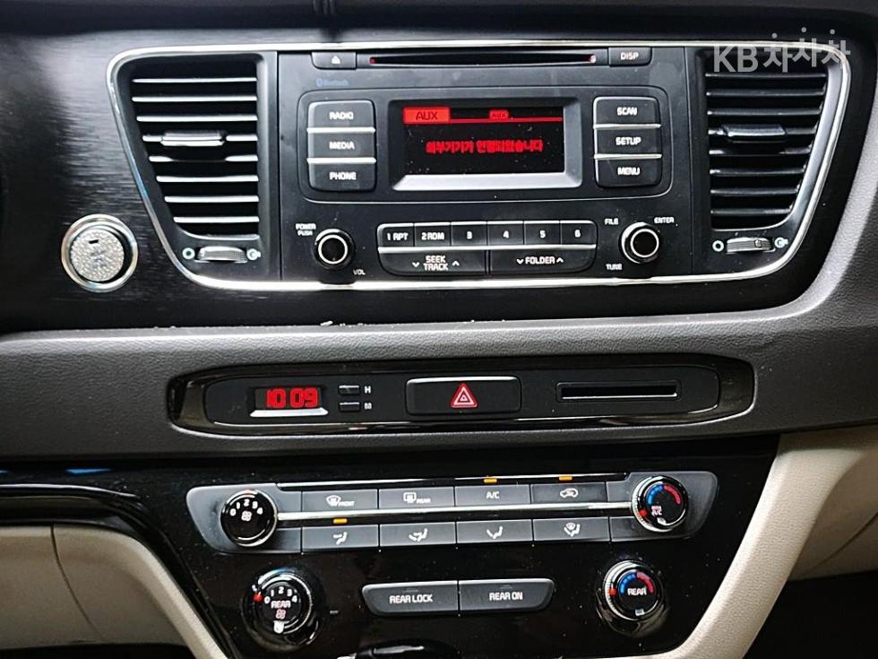 Kia Carnival — miniaturë 13