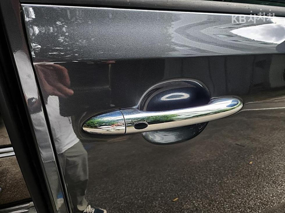 Kia Carnival — miniaturë 18