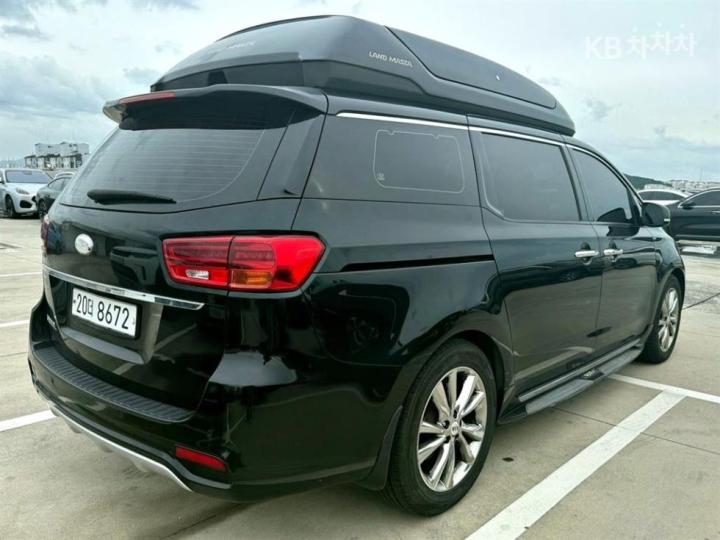 Kia Carnival — miniaturë 4