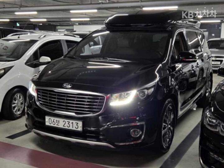 Kia Carnival 9-seater Hi-Limousine Prestige High roof — foto 1