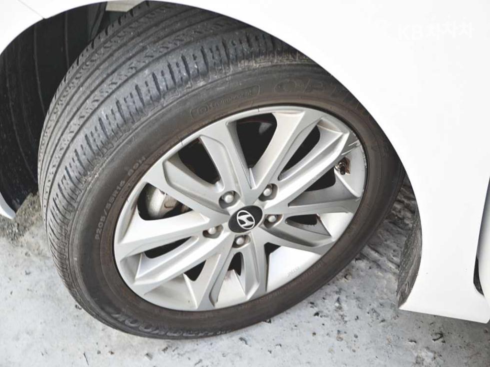 Hyundai Avante — miniaturë 18