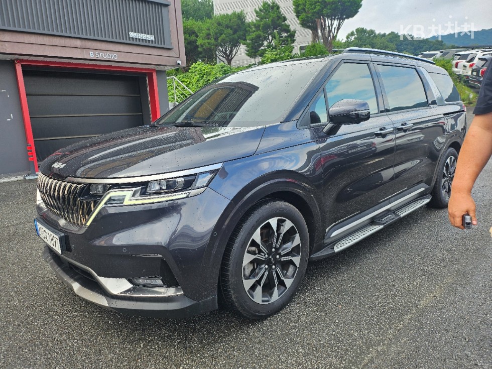 Kia Carnival — miniaturë 2