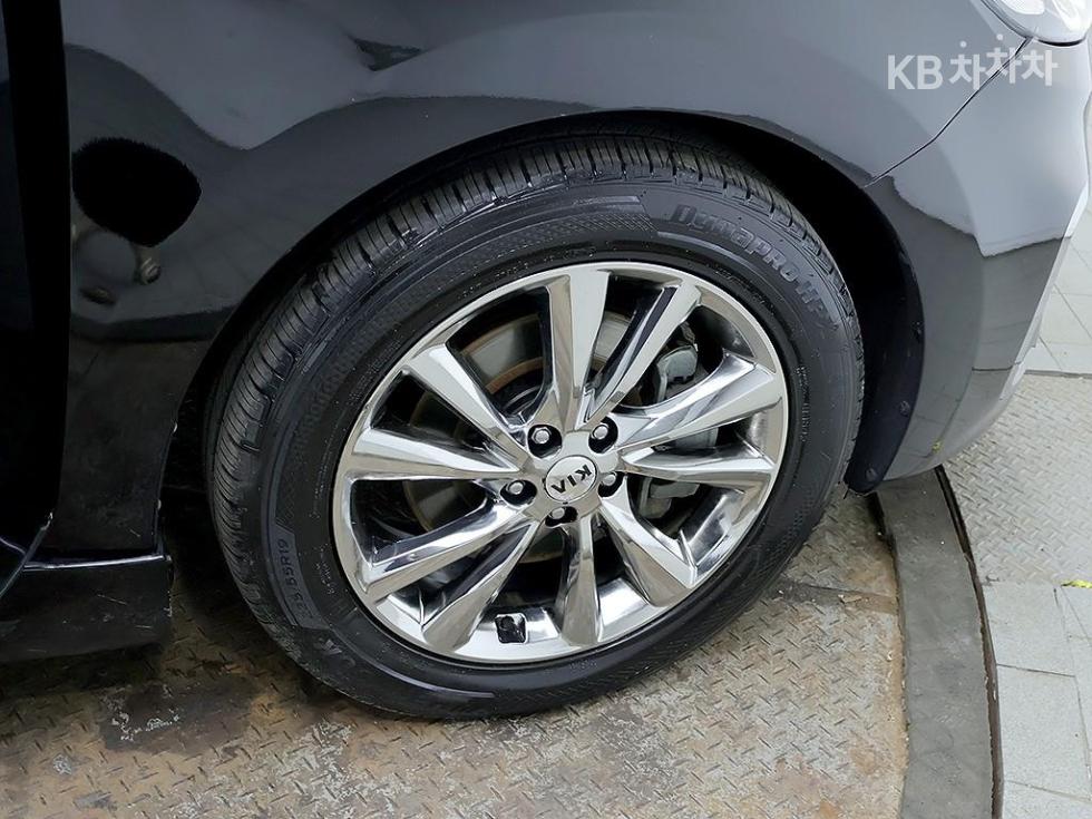 Kia Carnival — miniaturë 8