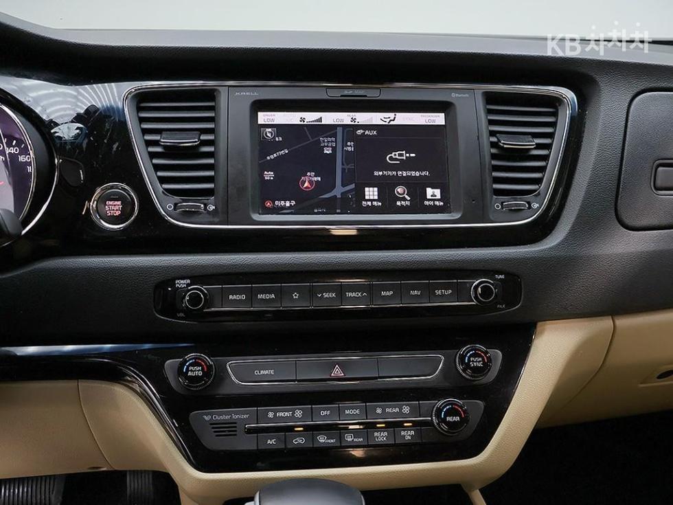 Kia Carnival — miniaturë 9
