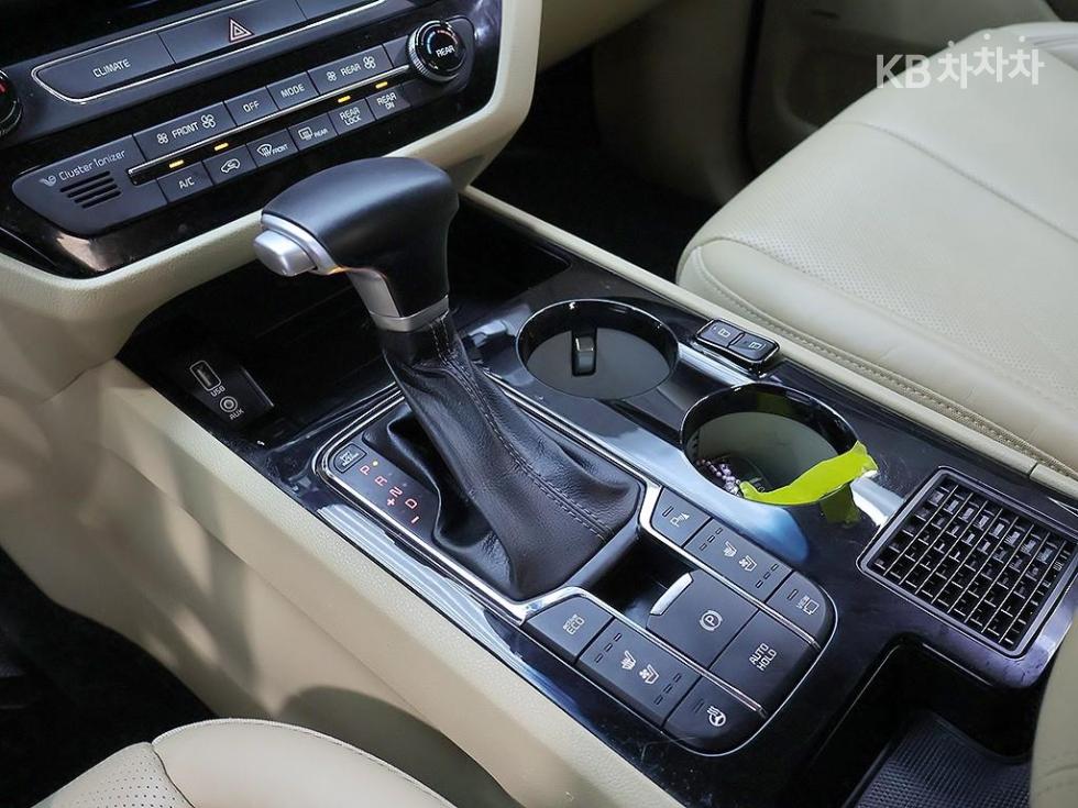 Kia Carnival — miniaturë 10