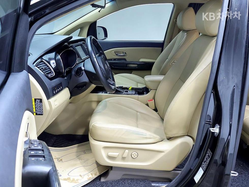 Kia Carnival — miniaturë 11