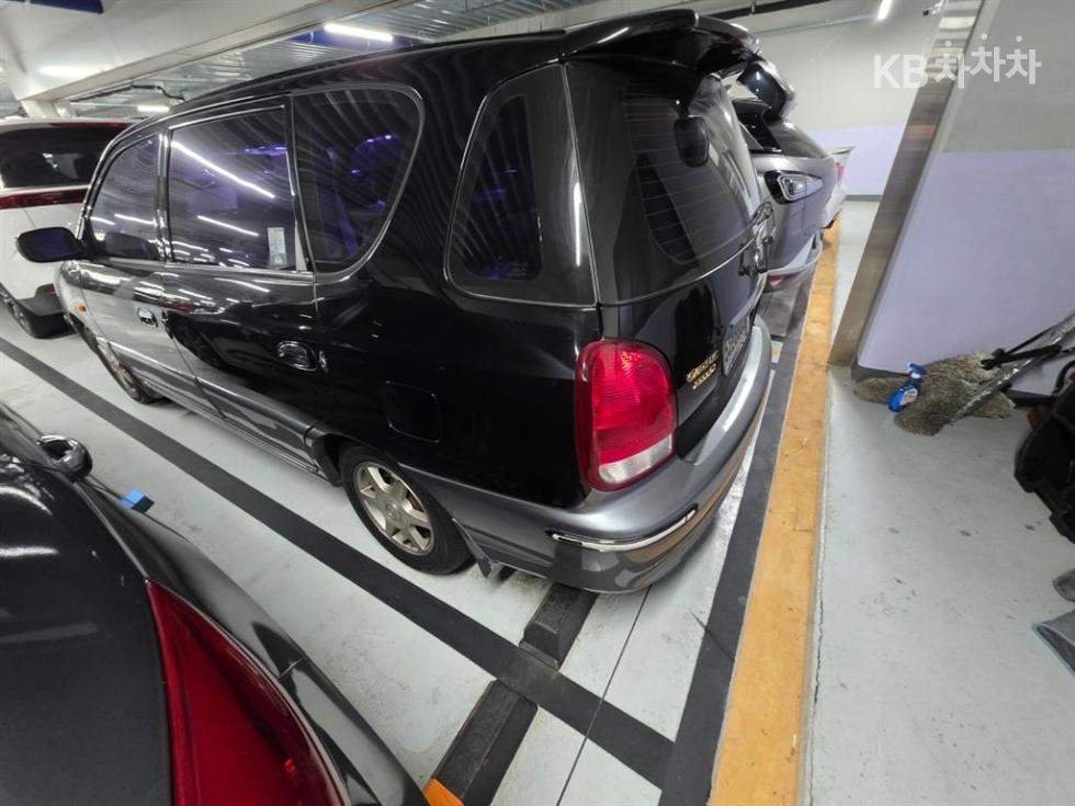 Kia Carens — miniaturë 3