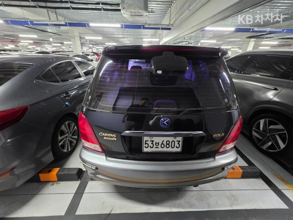 Kia Carens — miniaturë 4