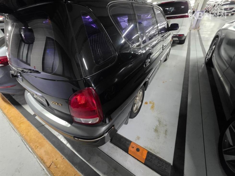 Kia Carens — miniaturë 5