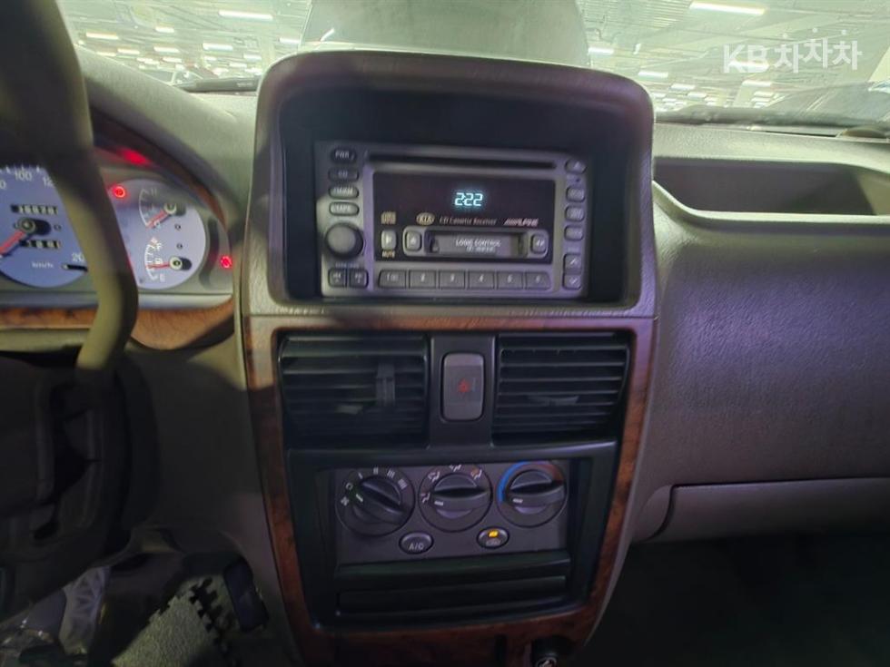 Kia Carens — miniaturë 8