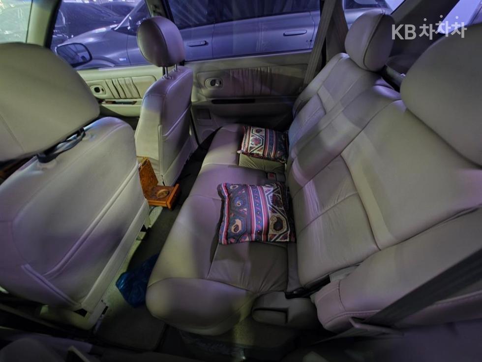 Kia Carens — miniaturë 10