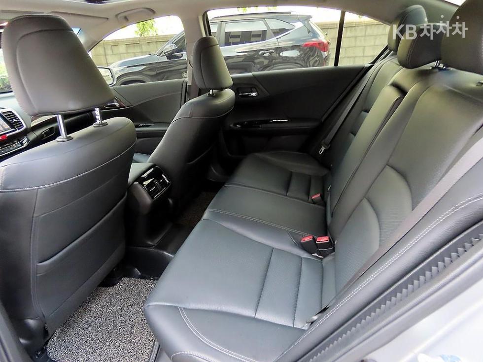 Honda Accord — miniaturë 6