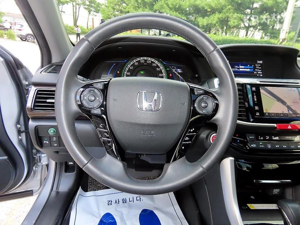 Honda Accord — miniaturë 8