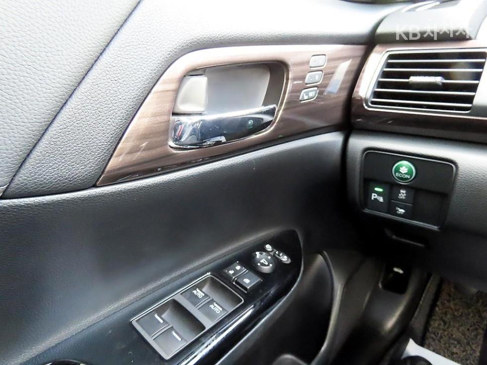 Honda Accord — miniaturë 11
