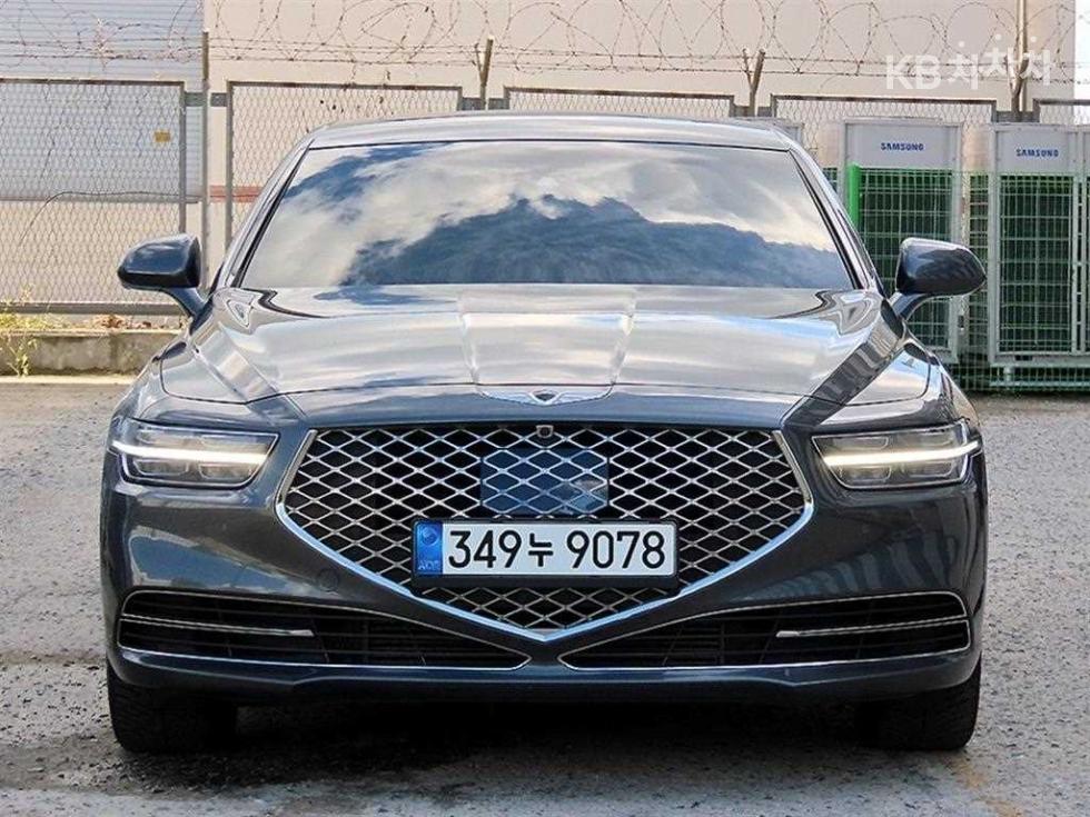 Genesis G90