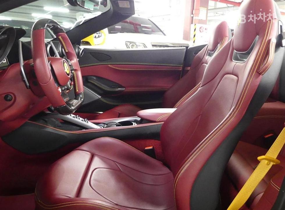 Ferrari Portofino — miniaturë 9