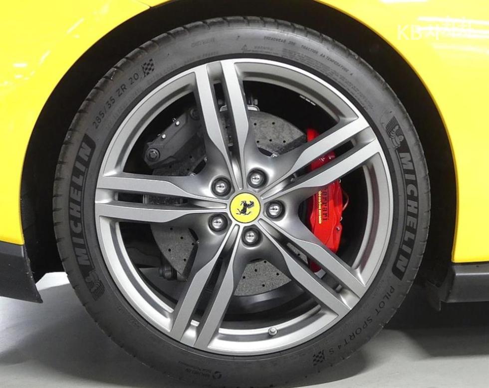 Ferrari Portofino — miniaturë 10