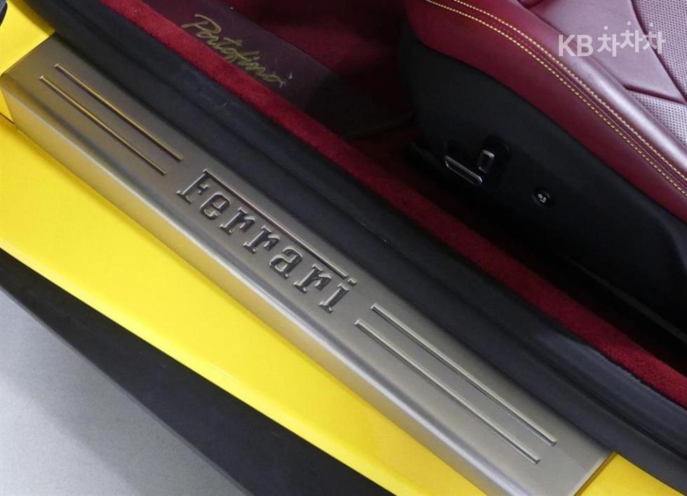 Ferrari Portofino — miniaturë 13
