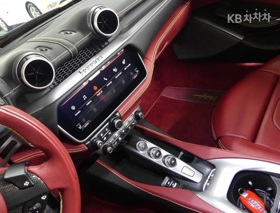 Ferrari Portofino — miniaturë 15
