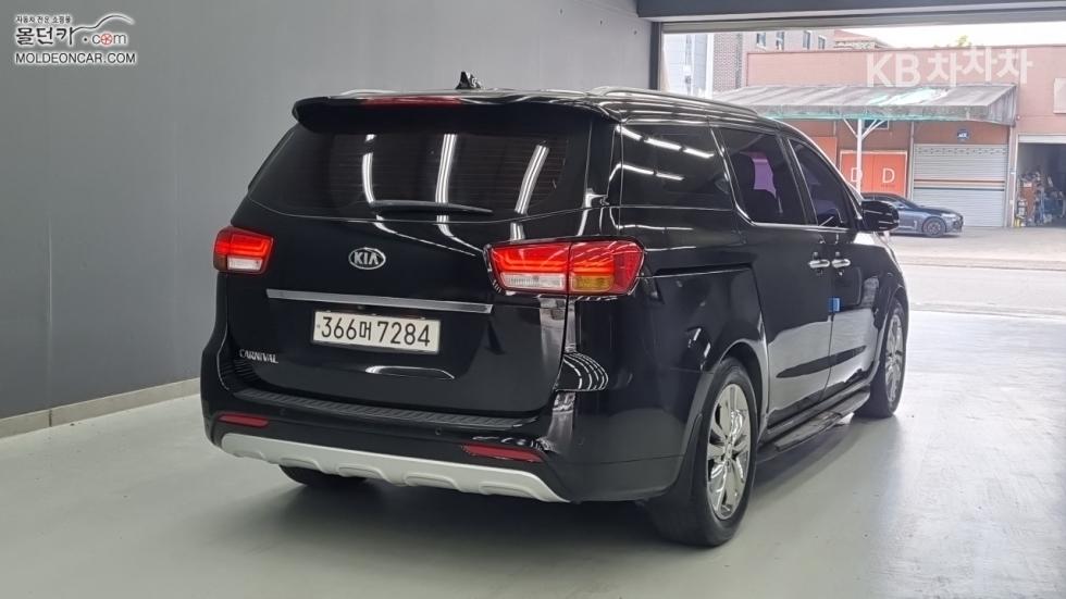Kia Carnival — miniaturë 2